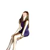 A Figura Petite de Lin Zixi é Realçada por um Deslumbrante Vestido Curto Roxo que Realça o Branco, um Estilo Puro e Atraente que a Deixa Mais Magra, Sem Mangas e Bodycon de Tricô