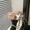 Bolsa Quadrada Pequena de Luxo Leve Estilo Francês da Moda para Mulheres, Novo Modelo Verão 2026, Bolsa de Ombro com Corrente Matelassê, Bolsa Transversal de Nicho