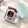 Reloj de fiesta para estudiantes, estilo frío, estilo Ins, estilo nicho universitario, azul Klein, estilo popular en línea, reloj atractivo.