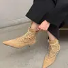 Botines de tacón alto inspirados en celebridades de estilo coreano para mujer, con punta fina y un nuevo diseño otoño/invierno 2026 con una estética única y de nicho y correas cruzadas.