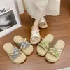 2026 Nueva Colección Primavera/Verano Ropa para Exteriores Súper Popular Hermosa Falda Combinable con Adornos de Perlas Estilo Chino Zapatillas para Mujer con Suelas Blandas y Diseño Cómodo