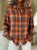 Nuevas camisas de manga larga para otoño/invierno para mujeres europeas y americanas, con diseños sencillos y modernos de cuadros y rayas, y un cuello camisero casual.
