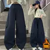 Calça Wide Leg com Forro de Fleece para Meninas 2026 Outono/Inverno Nova Tendência Cool Cargo Longa para Crianças de Tamanho Médio e Grande Solta Versátil Calça de Moletom Quente