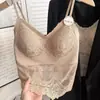 Camisola de renda estilo francês para mulheres, sem costura com bojos fixos embutidos, não precisa usar sutiã, respirável e confortável, adequada para usar em camadas ou como peça externa, com um lindo design nas costas