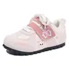 Zapatos de Entrenamiento Ligeros con Velcro Lindos para Niños 2026 Modelo Nuevo Dulce Niña Zapatos Blancos Ligeros Tenis de Moda Estilo Coreano Modernos