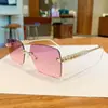 Gafas de Sol Kajia Estilo Ins Europeo y Americano Mismo Estilo Xiaohongshu Patas con Remaches Marco Cuadrado Grande para Mujer Moda Metal Sin Marco