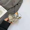 Bolsa Pequena Nova Exquisita de Design de Nicho para o Verão de 2025 com Laço Alça de Ombro de Metal Mini Carteira de Moedas Bolsa Transversal para Batom