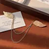 Broche de Corrente com Franjas Estilo Europeu e Americano Alfinete de Lapela Asa Broche Vintage para Terno Masculino Acessório Anti-Exposição Decoração de Roupa