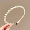 Diadema de Nuevo Estilo 2026 con Diseño de Corona Alta, Elegante Pasador de Perlas Artificiales, Diadema de Lujo Ligero Inspirada en Chanel para Uso Diario con Dientes