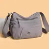 Bolsa de lona de tela Oxford al por mayor para mujer 2026 nueva, moderna, versátil, de hombro cruzada, simple y ligera, bolsa para mamá de mediana edad