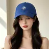 Boné de Beisebol Bordado Cartoon Estilo Coreano para Mulheres com Circunferência da Cabeça Grande, Aba Larga, Proteção Solar, Chapéu de Sol Fashion para Uso ao Ar Livre