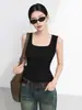 Top sin mangas para mujer con un diseño único, top de tirantes plisado para verano, ropa versátil de alta gama en negro para mujer de Issey Miyake