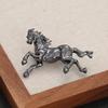 Broche retro antiguo de temperamento simple, aleación de joyería, accesorios de ropa, caballo tridimensional, ramillete