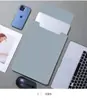 Funda para portátil compatible con MacBook Neo, hecha de material de cuero en la misma serie de colores, ofreciendo un toque premium
