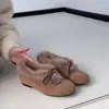 Novos Sapatos de Algodão Quentes Retro Inverno Antiderrapantes Slip-on Baixos Botas de Neve Femininas Femininas 2026 Sapatos de Pelúcia com Aveludado Novo