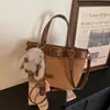 Bolsa de mão pequena super popular para mulheres, novo modelo de verão 2026, bolsa de ombro tipo balde nichada de alta qualidade para o dia a dia