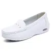 Zapatos de enfermera con amortiguación de aire para primavera y verano, mujer, suela suave, transpirables, para no cansar los pies, cómodos, antideslizantes, de trabajo médico, zapatos blancos pequeños de una sola pieza