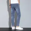 Novos jeans casuais masculinos de outono, corte slim skinny, modernos, estilosos, versáteis, jeans de perna reta elásticos que valorizam a altura