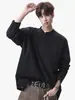 Camiseta casual americana de manga larga con cuello en V para hombre, prenda básica holgada y sencilla con una sensación relajada y minimalista de sudadera sin capucha.