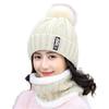 Gorro de punto de invierno para mujer, con bola de pelo y forro polar, protección para las orejas, conjunto cálido de dos piezas, gorro, bufanda, etiqueta con letras, gorro de lana de punto