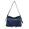 Bolsa Jeans Grande Capacidade para Viagem Férias e Dia a Dia Bolsa Feminina Moda Inverno Nova Retro Nicho Bolsa Transversal de Ombro