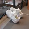 Zapatos para Niñas 2026 Verano Nuevos Tenis Rojos Infantiles para Niñas, Malla Suela Suave Zapatos de Entrenamiento de Princesa