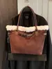 Versión Coreana Diseño de Nicho Bolso Tote de Gran Capacidad 2025 Nueva Moda Otoño e Invierno Tendencia Versátil Bolso de Hombro para Viajar
