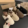 Sapatos peludos femininos para uso externo no inverno, mocassins planos slip-on retrô coreanos da moda 2026, sapatos femininos de algodão peludo