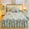 Falda de Cama de una Pieza Estilo Simple Cepillado Ecológico 100% Algodón Otoño/Invierno Algodón Puro Engrosado Encaje Antideslizante Cubierta de Cama Juego de Tres Piezas
