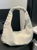 Yozzi 2026 bolso nuevo de alta moda para mujer de principios de otoño, bandolera casual retro elegante, bolso tote con tachuelas