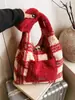 Bolsa de Retazos de Felpa Nueva Otoño e Invierno 2025 Bolso de Hombro a Cuadros Rojo Navideño Bolso Tote Rayado Versátil de Nicho