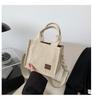 2024 Nova Bolsa Quadrada Pequena de Veludo Listrado de Grande Capacidade, Simples e Moderna, Coreana, Casual, Bolsa de Ombro Japonesa
