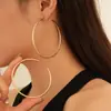 Pendientes geométricos de aro liso exagerados con aguja plateada pendientes de diseño simple pendientes de temperamento transfronterizos europeos y americanos para mujer