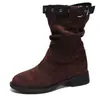Botas de Cavaleiro com Salto Grosso de Camurça Femininas 2026 Botas de Cano Médio Botas Femininas Outono Inverno Tira com Fivela de Metal Botas Arredondadas de Cano Médio Botas Curtas Versáteis