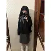 Suéter de moda de estilo coreano, diseño de nicho con corbata de lazo y patchwork, combinado con un conjunto de falda de lunares para estudiantes en otoño