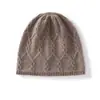 Venta al por mayor de fábrica 100% Cachemir Transfronterizo Otoño/Invierno Estilo Nuevo Color Sólido Cable de Diamante Tejido Grueso Cálido Protección para los Oídos Gorro Envolvente para la Cabeza