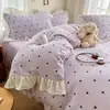 Juego de cuatro piezas de terciopelo de leche engrosado estilo coreano para otoño e invierno, estilo princesa ins con encaje, juego de tres piezas de franela de terciopelo para bebé cálido