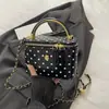 Bolso pequeño nuevo con estampado de lunares para principios de otoño 2026, bolso de hombro versátil y moderno, bolso cruzado de nicho de moda para mujer