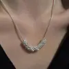 Novo Colar de Pérolas de Luxo Leve Estilo Francês para Mulheres, Corrente de Clavícula Retro de Nicho Não Desbotável, Joias Elegantes e de Alto Padrão para Atacado