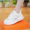 Zapatillas de malla transpirable huecas de verano 2026 para estudiantes, versátiles con faldas, casuales y elegantes, cómodas con cordones