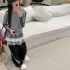 Conjunto casual de estilo coreano para niñas: conjunto elegante de camiseta de manga larga ajustada y pantalones anchos de rayas azul marino