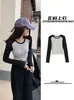 Nueva colección de otoño: Camiseta de mujer corta, ajustada y elegante con diseño de manga raglán y detalles de bloques de color, creando una silueta estilizada y favorecedora.