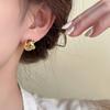 Aretes Dorados Torcidos de Metal Retro Simple, Diseño de Nicho de Lujo Accesible, Sentido del Diseño y Aretes Versátiles