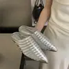 Mules Mi Ting Vazadas Bico Fino de Calçar 2026 Novo Estilo Primavera/Verão Confortáveis Femininas Respiráveis Patchwork Chinelos de Exterior