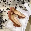 D-44 Em Estoque Camurça Salto Grosso de 5cm Sapatos de Salto Alto para Mulheres Primavera 2026 Novo Bico Redondo Laço Versátil Sapatos de Trabalho