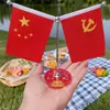 Recomendado por el Maestro Adorno Decorativo para el Hogar Bandera Roja Patriótica Adorno para la Consola Central del Coche Bandera Roja Retráctil Adorno para el Escritorio de la Oficina