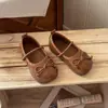 Sapatos de couro pequenos estilo francês ins 2026 Primavera e Outono Nova Versão Coreana Sapatos de Princesa com Laço para Meninas Sola Macia Sapatos Individuais Tendência