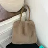 Bolsa de Ombro Feminina Transfronteiriça para o Trabalho Outono 2026 Nova Bolsa Casual de Pelúcia Bolsa de Mão Tendência Bolsa Tote