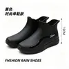 Botas de chuva curtas da moda para homens, adequadas para uso ao ar livre no verão, sapatos impermeáveis para trabalho na cozinha, duráveis e leves, botas de chuva antiderrapantes para pesca