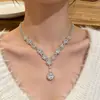 Colar com Pingente Gota d'Água Brilhante em Diamante Total para Mulheres, Corrente de Pescoço Fina Exquisite de Alto Padrão Nicho de Luxo Leve, Acessório para Realçar a Atmosfera do Dia a Dia